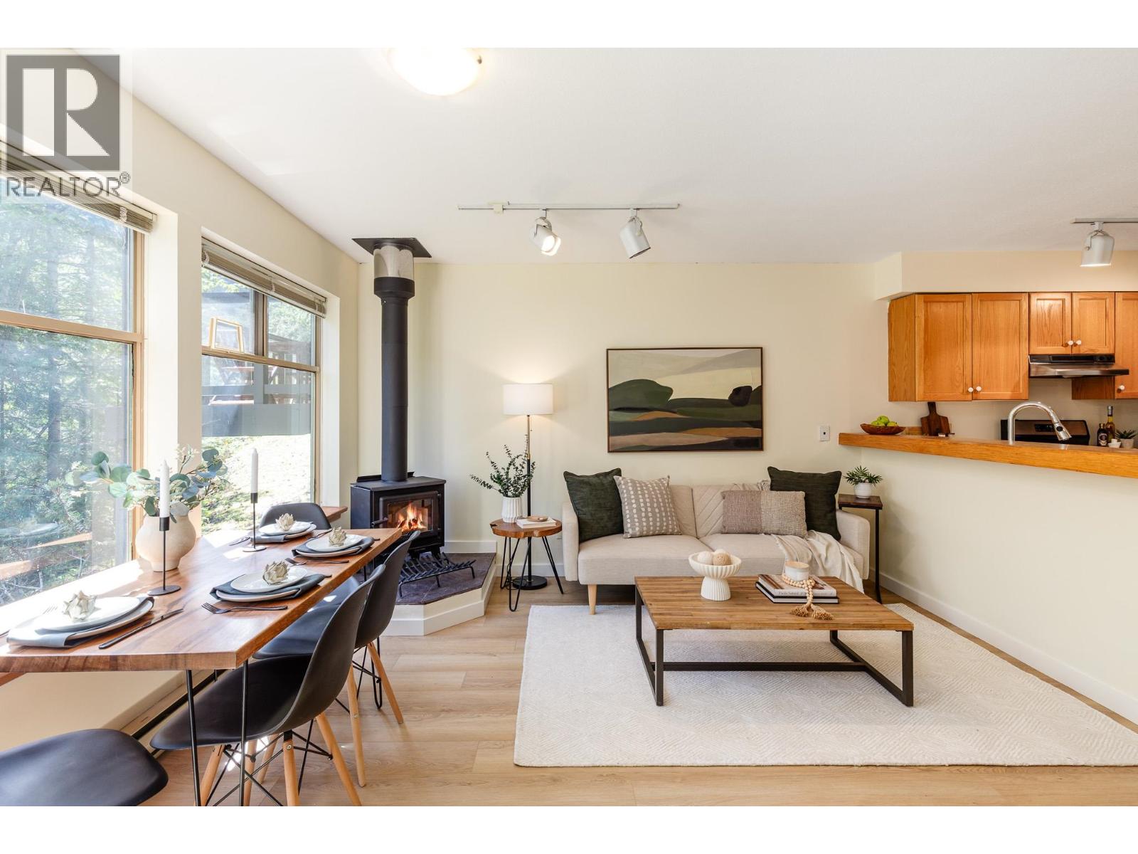 301 3050 HILLCREST DRIVE, Whistler, British Columbia