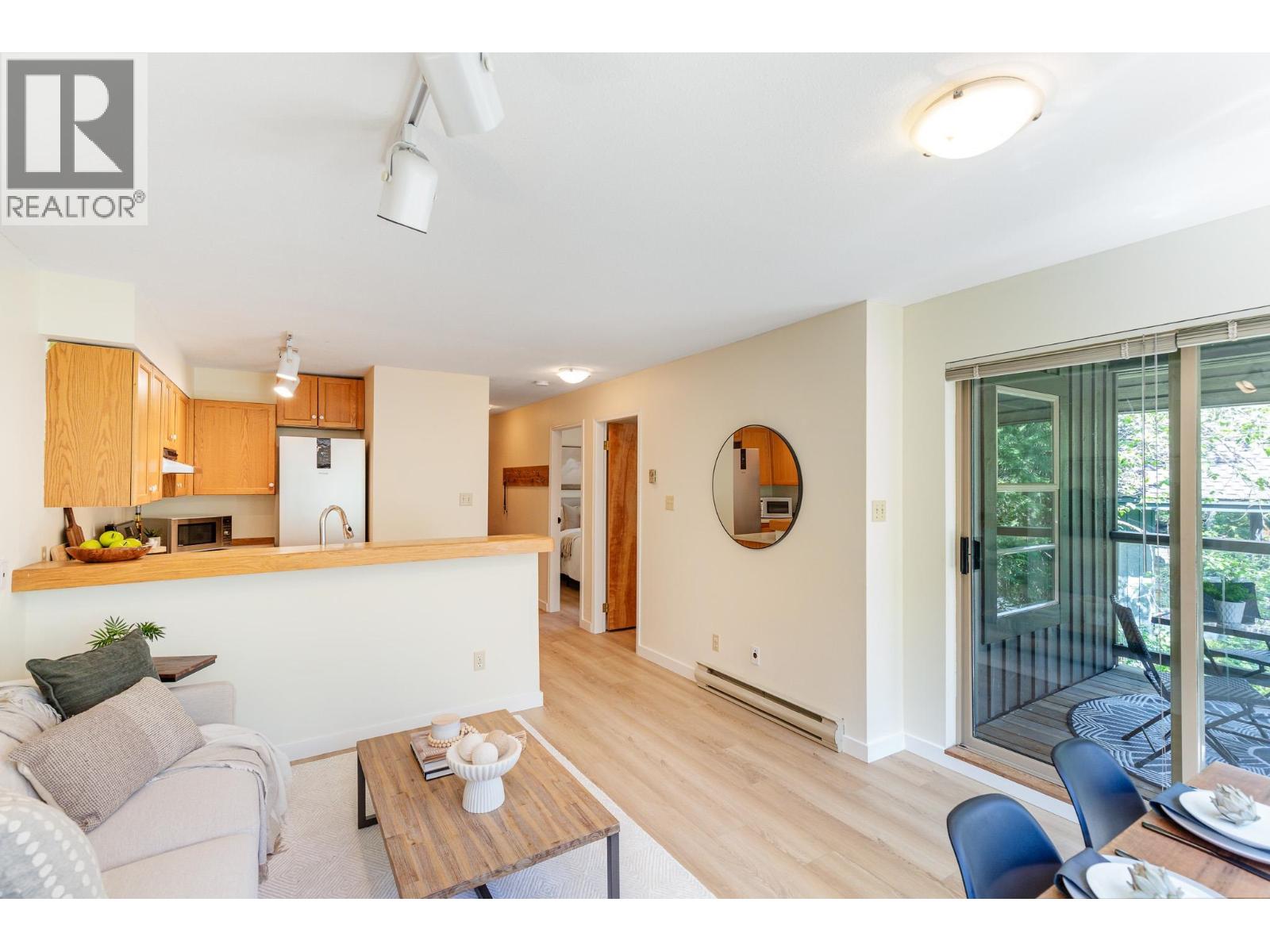 301 3050 Hillcrest Drive, Whistler, British Columbia  V8E 0T8 - Photo 4 - R3123234