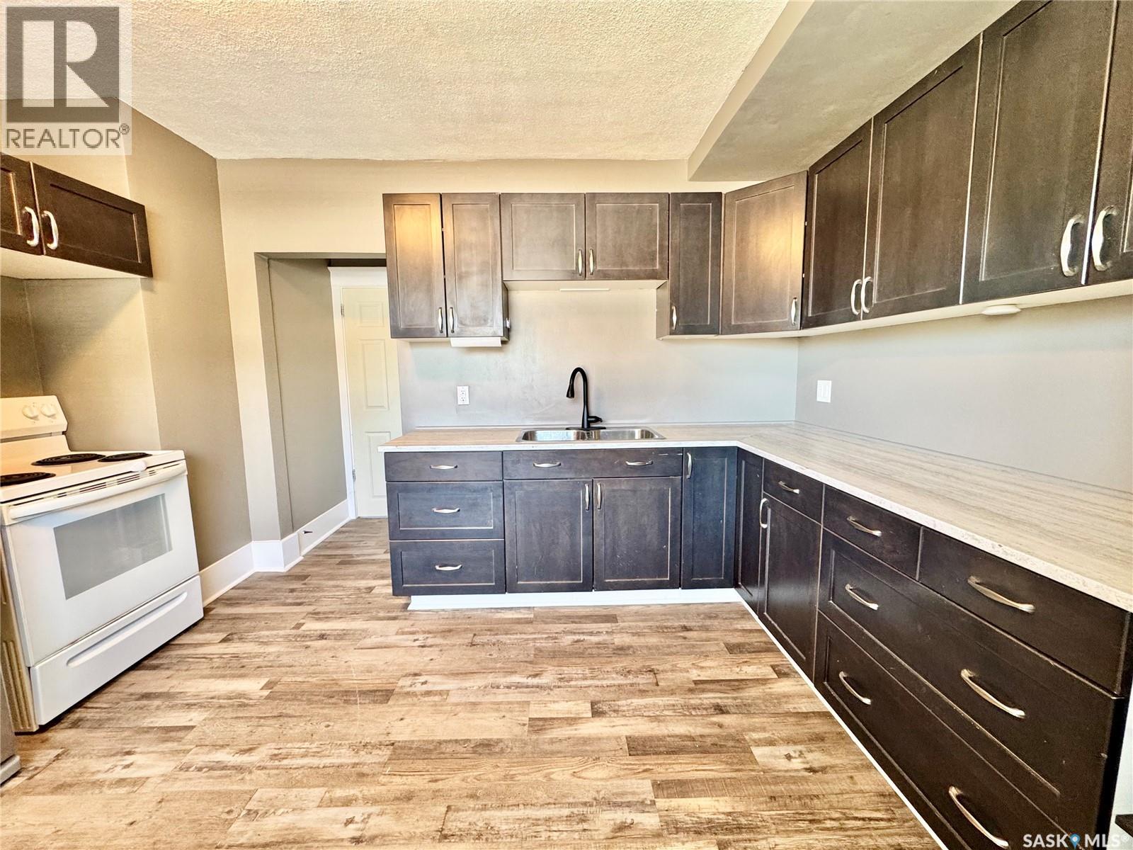 1467 15th Street W, Prince Albert, Saskatchewan  S6V 3S9 - Photo 3 - SK033564