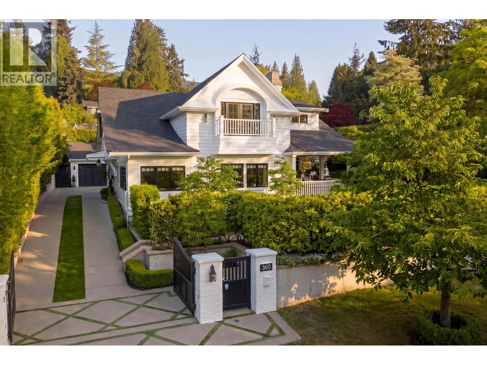 360 E WINDSOR ROAD, North Vancouver, British Columbia