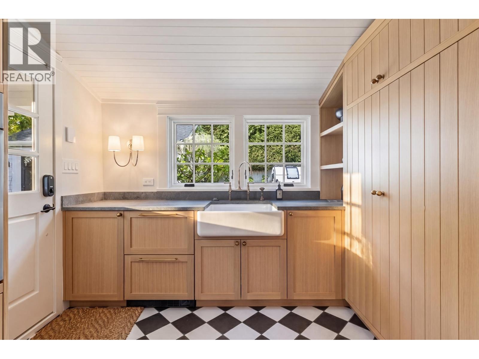 360 E Windsor Road, North Vancouver, British Columbia  V7N 1K1 - Photo 11 - R3123243
