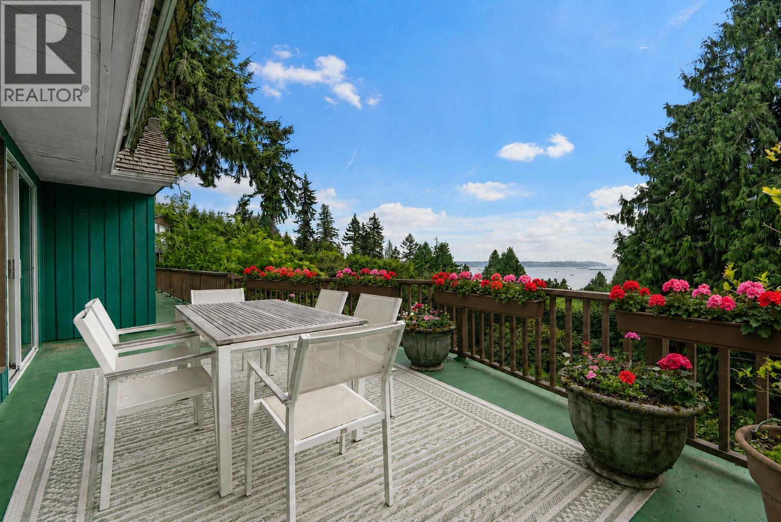 2660 QUEENS AVENUE, West Vancouver, British Columbia