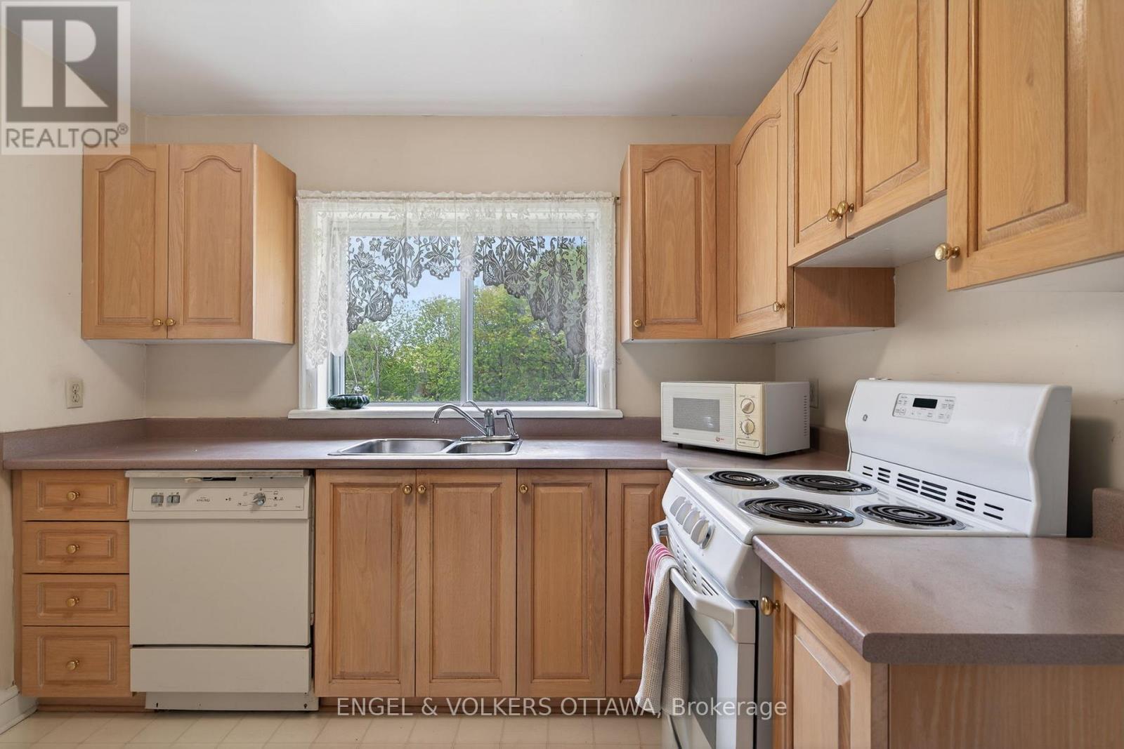 1442 Cavendish Road, Ottawa, Ontario  K1H 6C3 - Photo 10 - X13123750