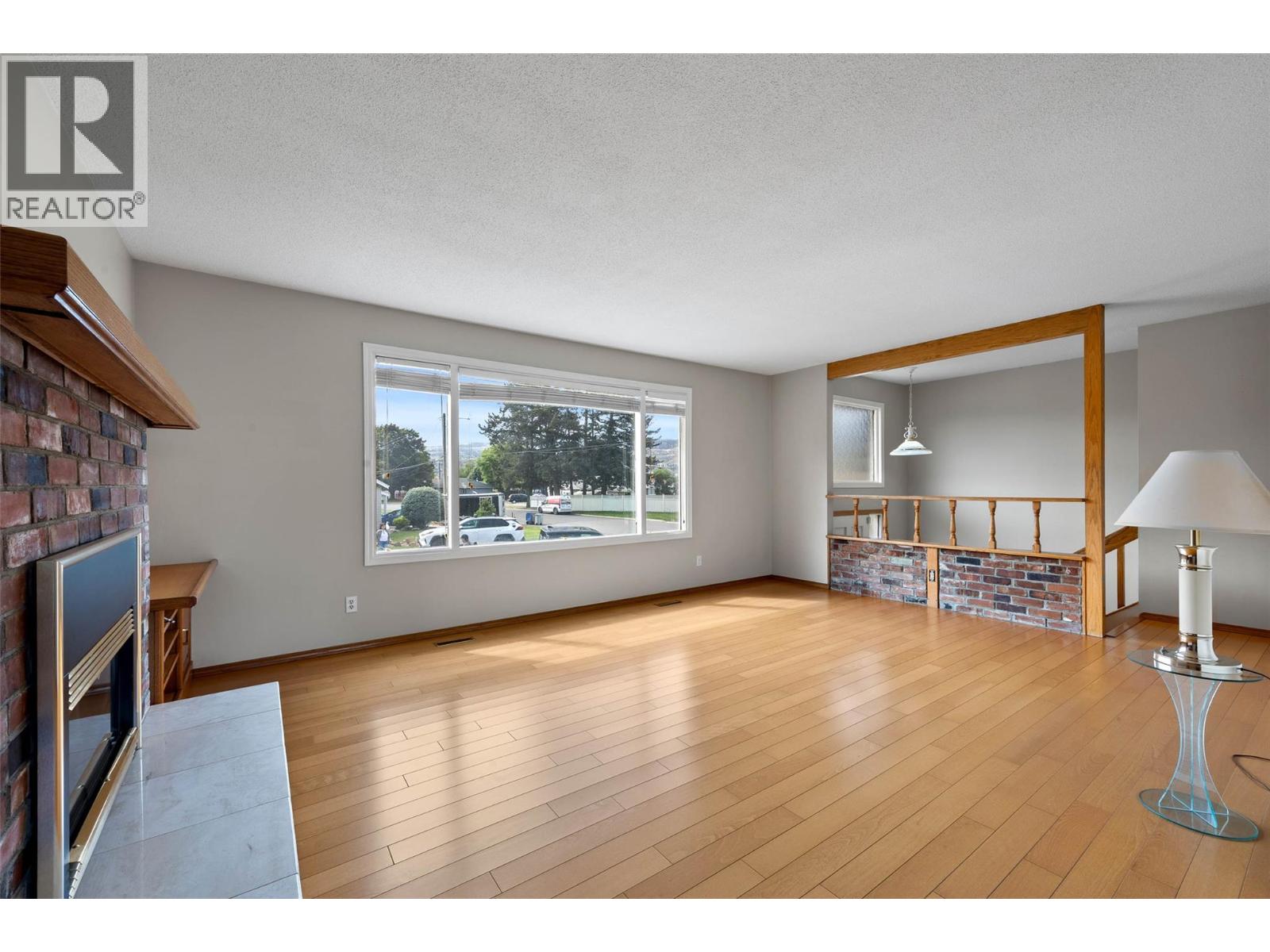 594 Brentwood Avenue, Kamloops, British Columbia  V2B 1P3 - Photo 3 - 10387156