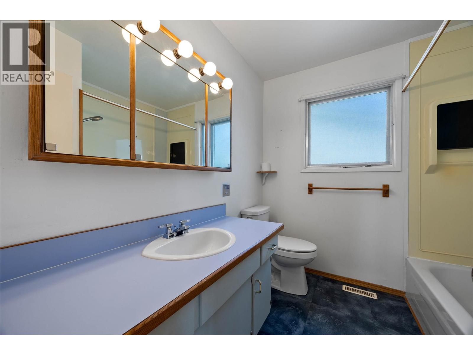 594 Brentwood Avenue, Kamloops, British Columbia  V2B 1P3 - Photo 17 - 10387156