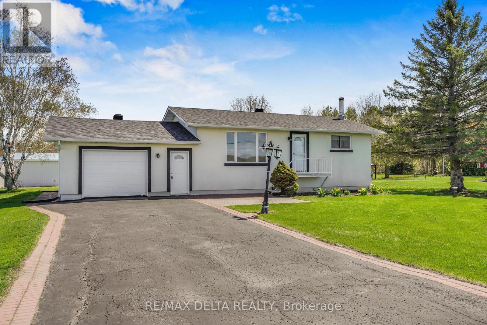 698 Baseline Road, Clarence-Rockland, Ontario  K0A 1N0 - Photo 2 - X12856222
