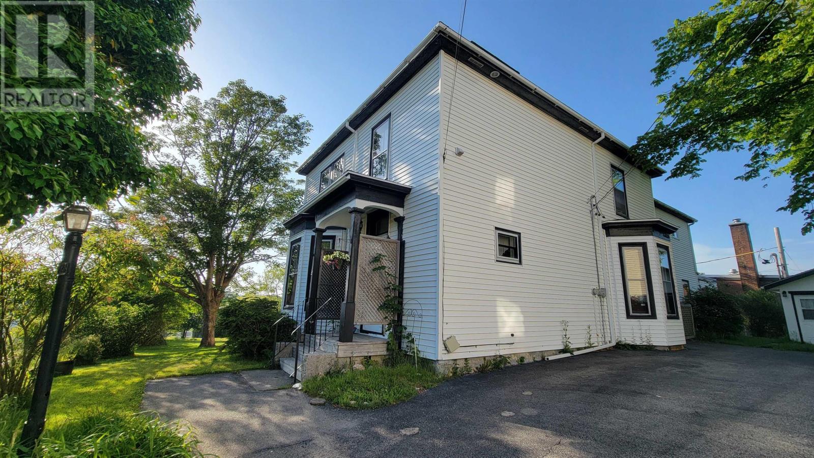 22 Baker Street, Yarmouth, Nova Scotia  B5A 2W9 - Photo 1 - 202600253
