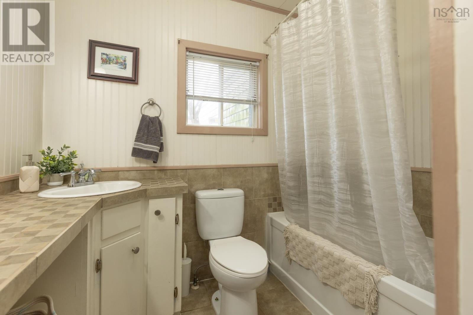 22 Baker Street, Yarmouth, Nova Scotia  B5A 2W9 - Photo 18 - 202600253