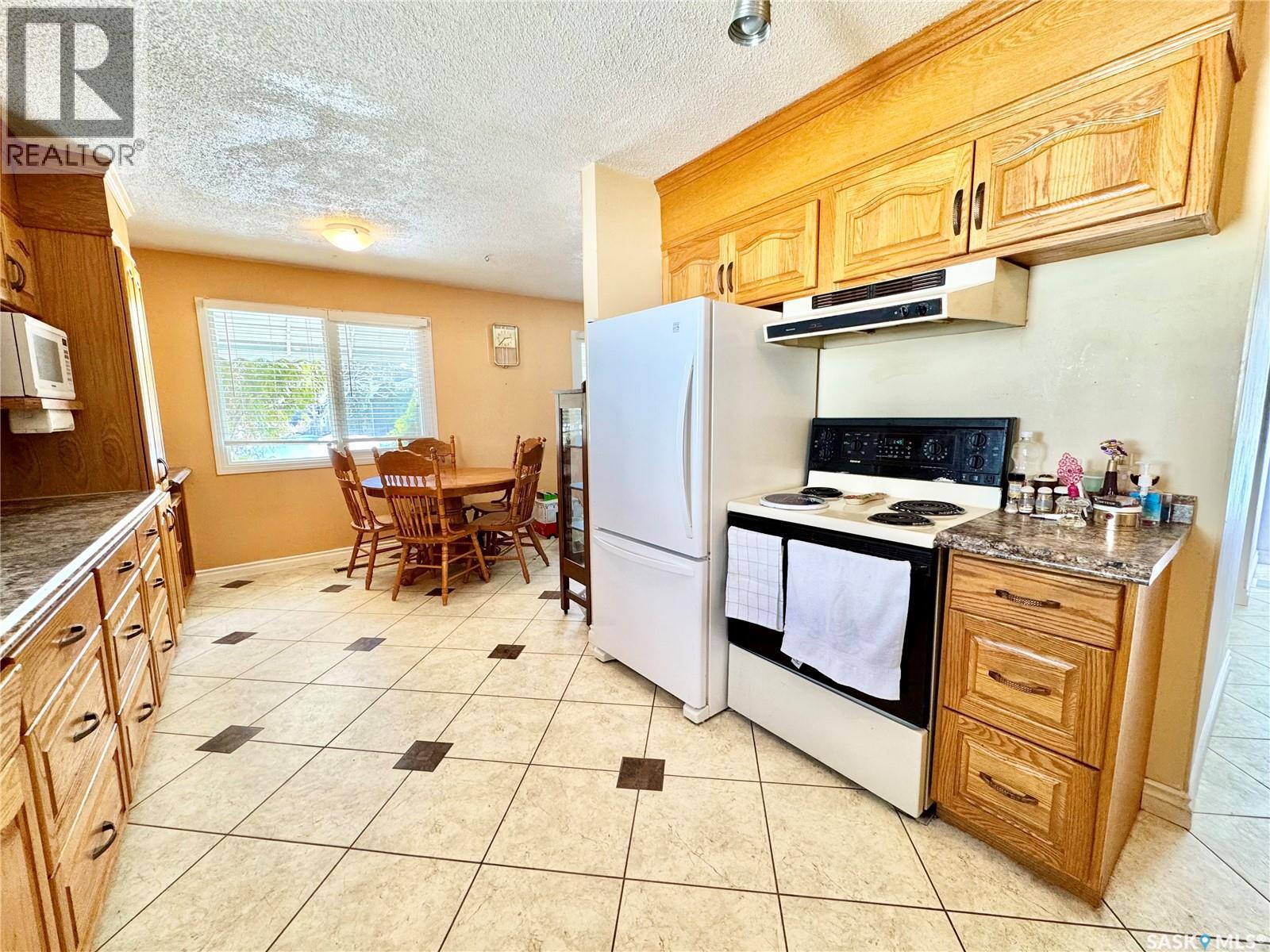 586 Laurier Drive, Prince Albert, Saskatchewan  S6V 5M3 - Photo 3 - SK033421