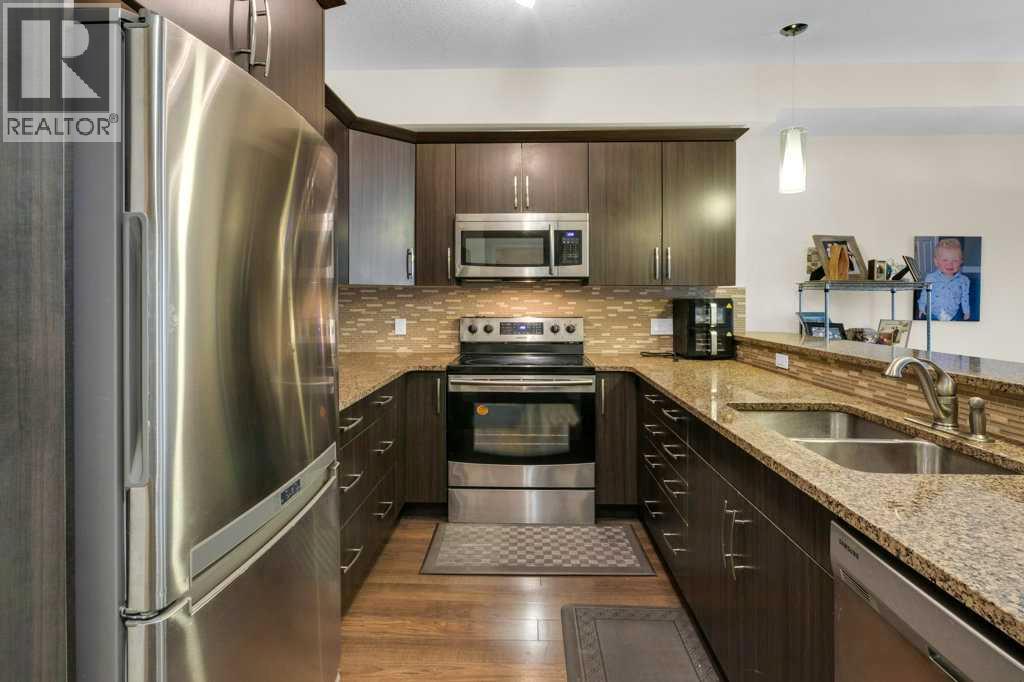 2104, 15 Sunset Square, Cochrane, Alberta  T4C 0E7 - Photo 5 - A2299363