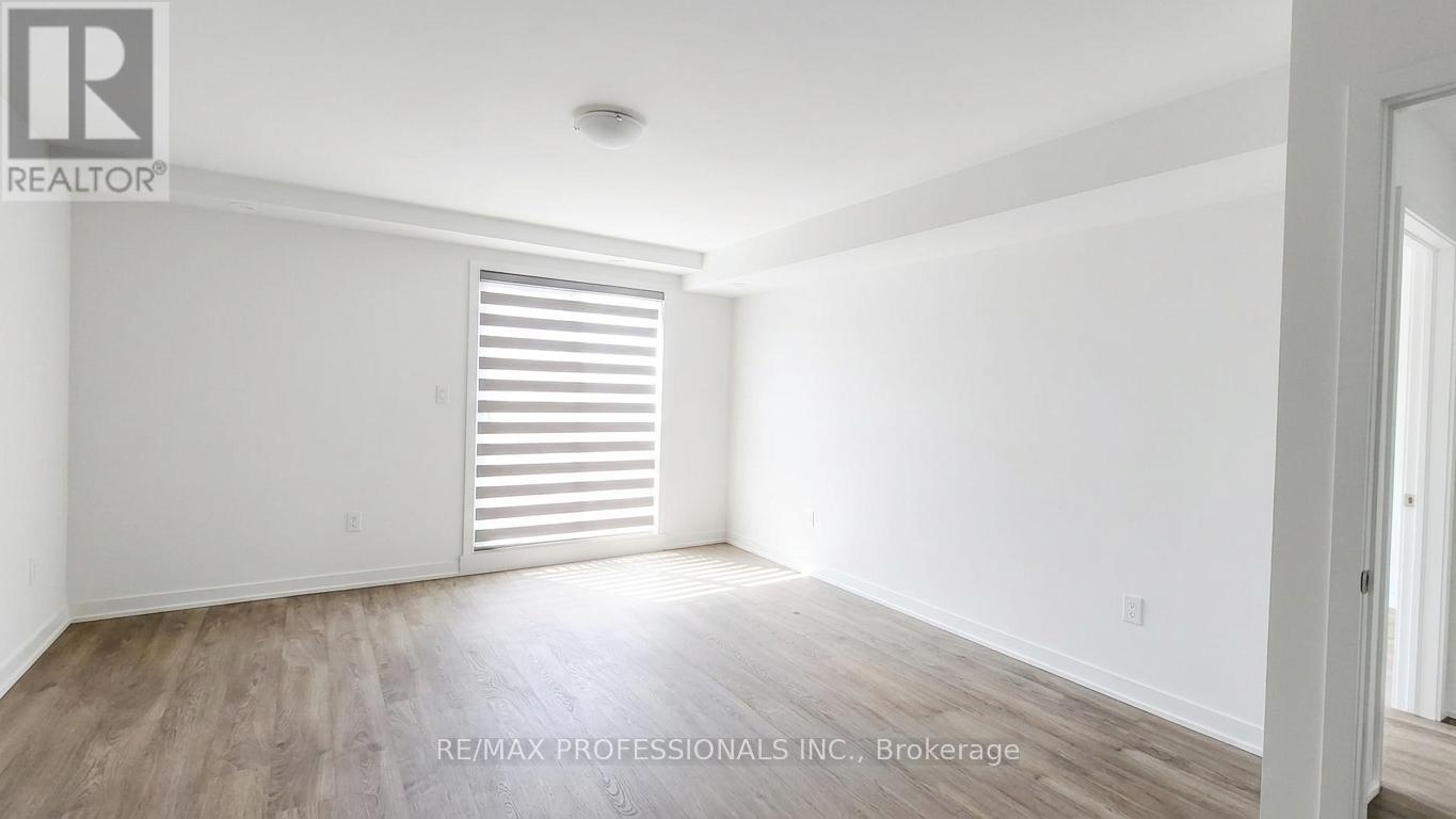 121 Green Gardens Boulevard, Toronto, Ontario  M6A 0E2 - Photo 12 - C13123760