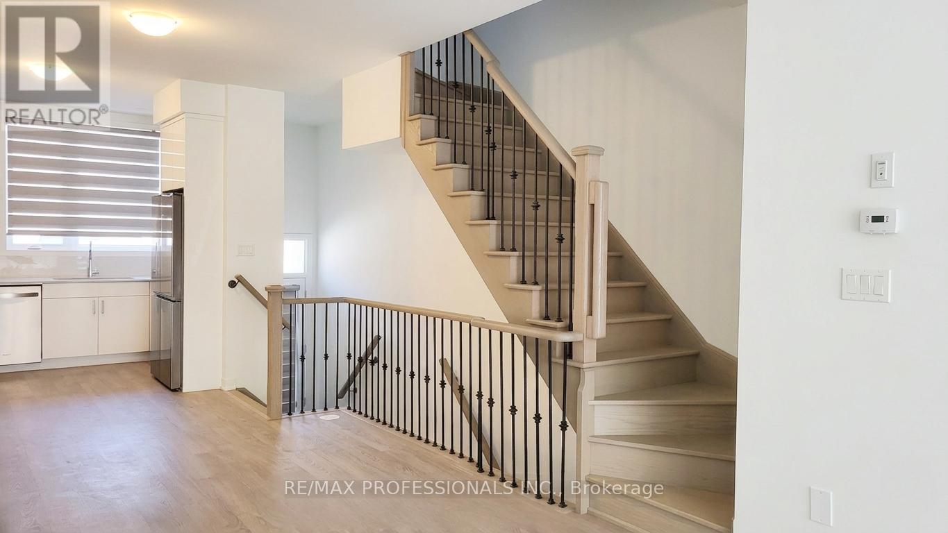 121 Green Gardens Boulevard, Toronto, Ontario  M6A 0E2 - Photo 7 - C13123760