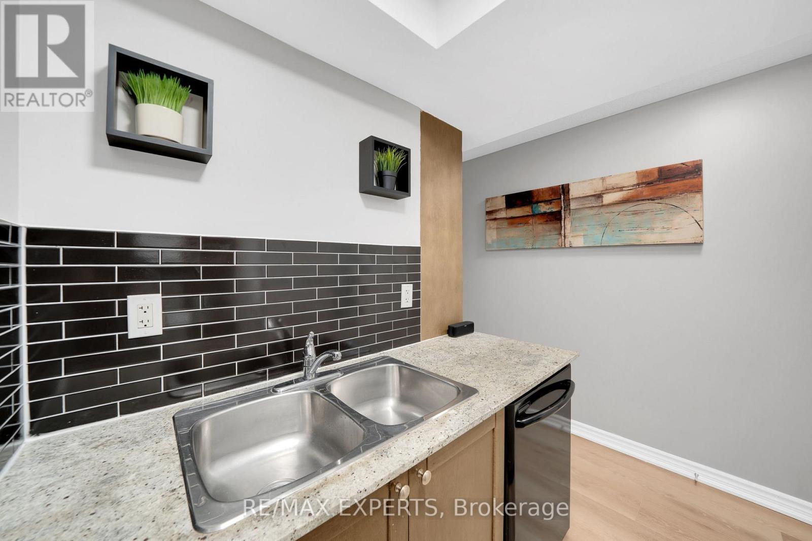 307 - 763 Bay Street, Toronto, Ontario  M5G 2R3 - Photo 14 - C13123834