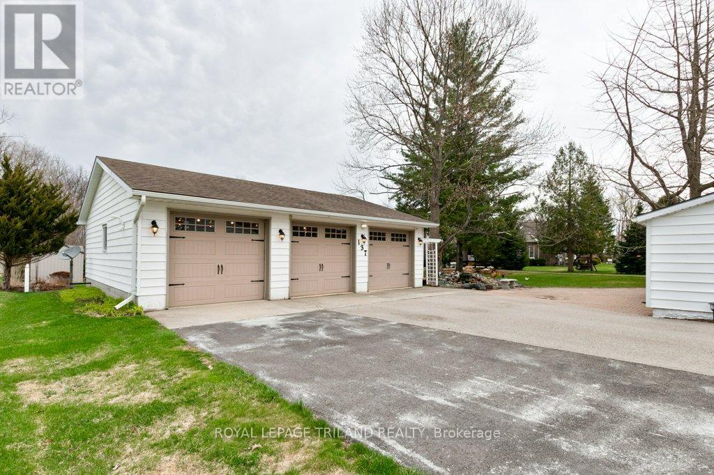 137 St George Street, Central Elgin, Ontario N5P 2M3 - Photo 2 - X12983656