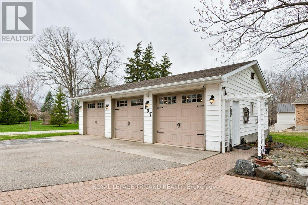 137 St George Street, Central Elgin, Ontario N5P 2M3 - Photo 41 - X12983656