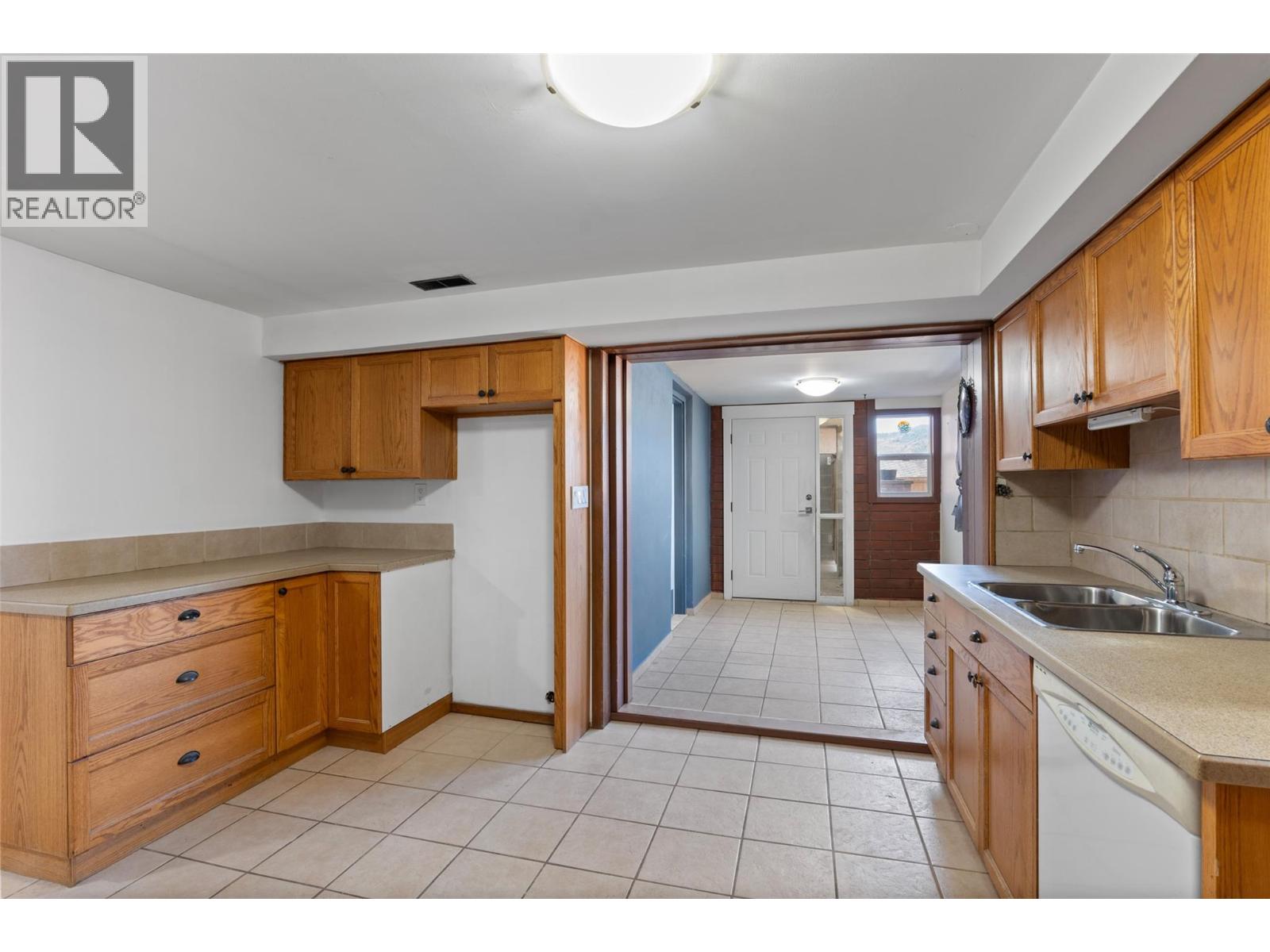1027 Moncton Avenue, Kamloops, British Columbia  V2B 1S5 - Photo 24 - 10387356