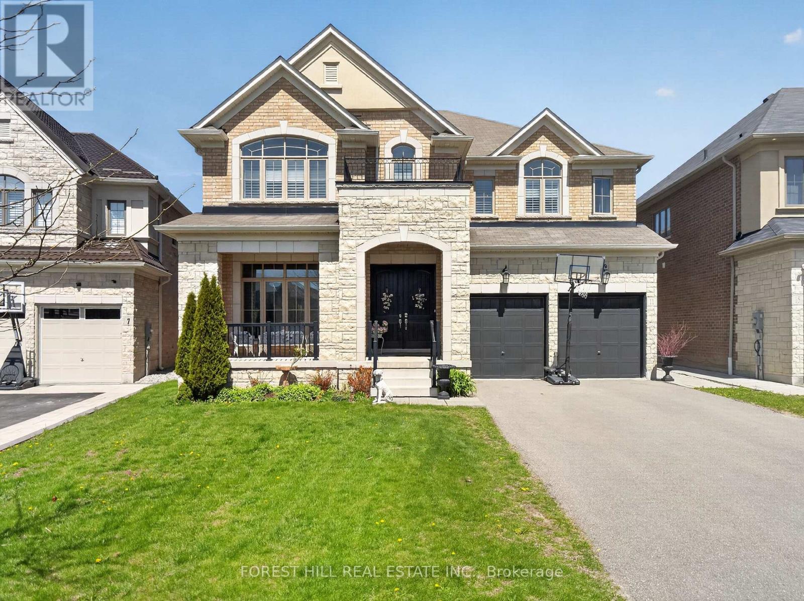 11 CARM SHIER COURT, Newmarket, Ontario