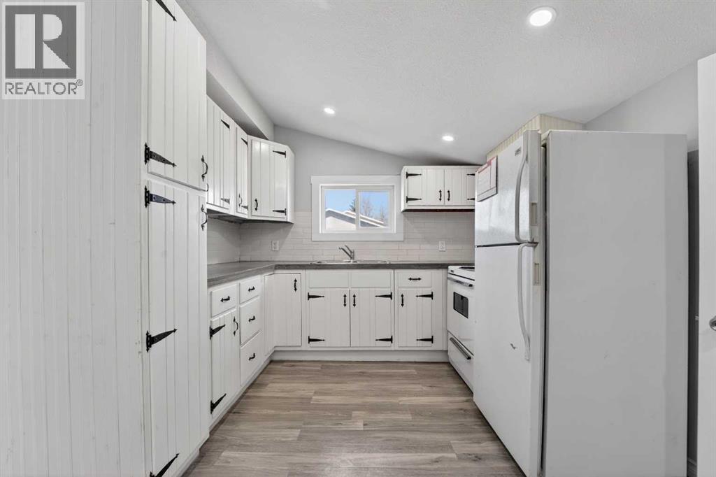 331 N 200 E, Raymond, Alberta  T0K 2S0 - Photo 9 - A2304419