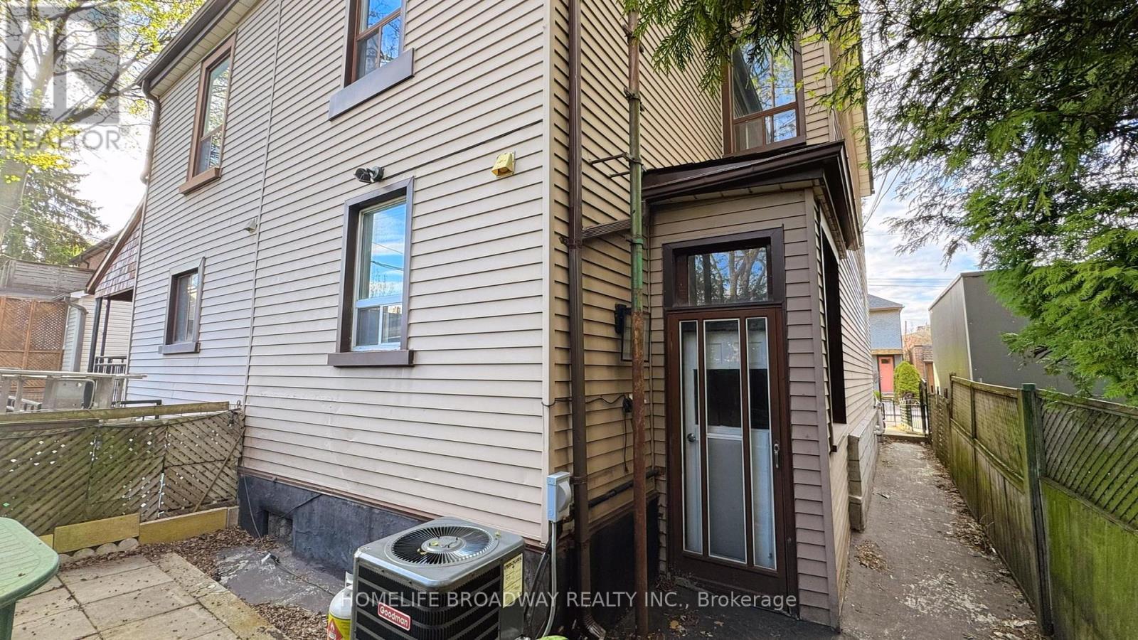 3 Yarmouth Road, Toronto, Ontario  M6G 1W5 - Photo 4 - C13123816