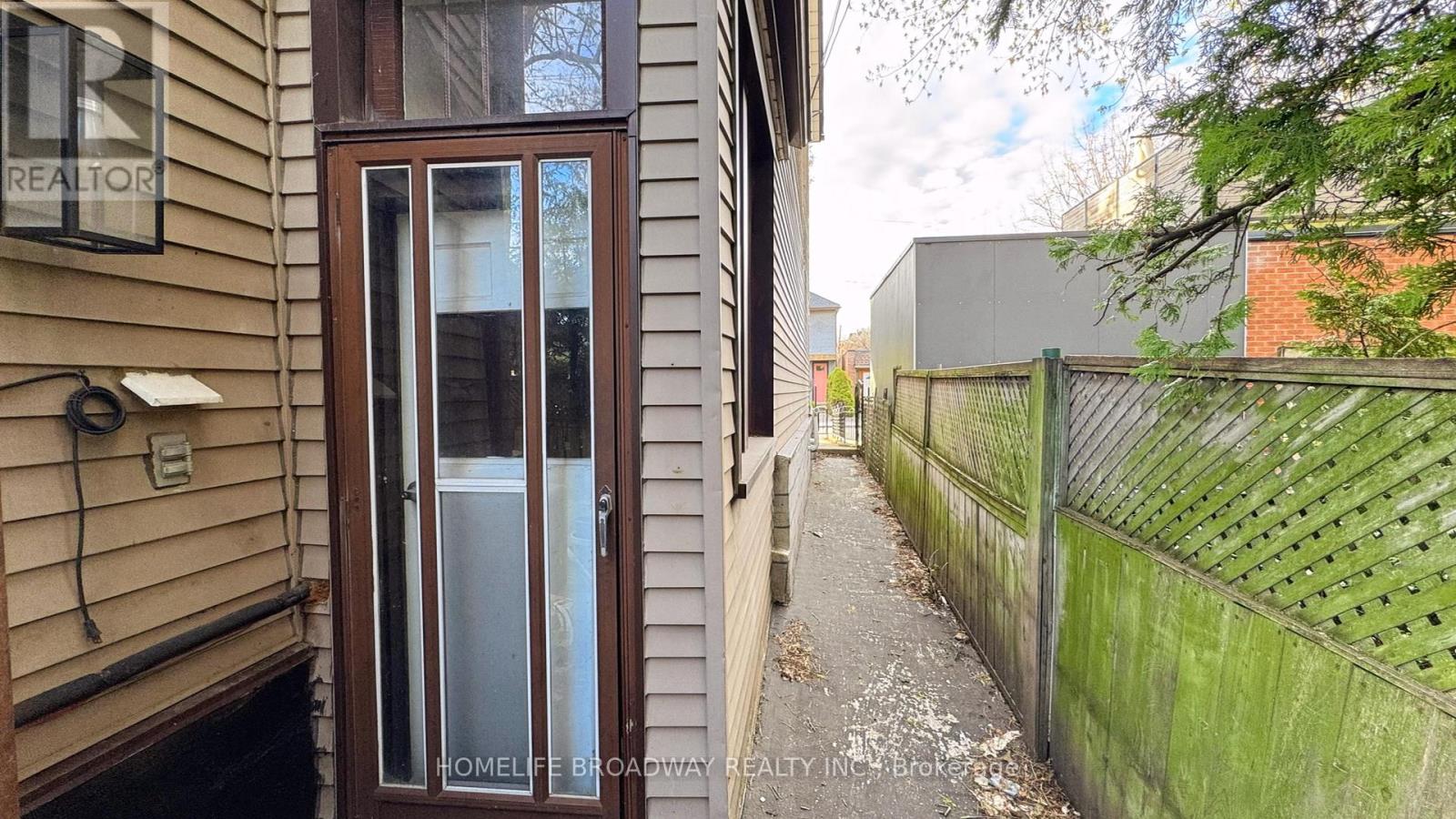 3 Yarmouth Road, Toronto, Ontario  M6G 1W5 - Photo 5 - C13123816