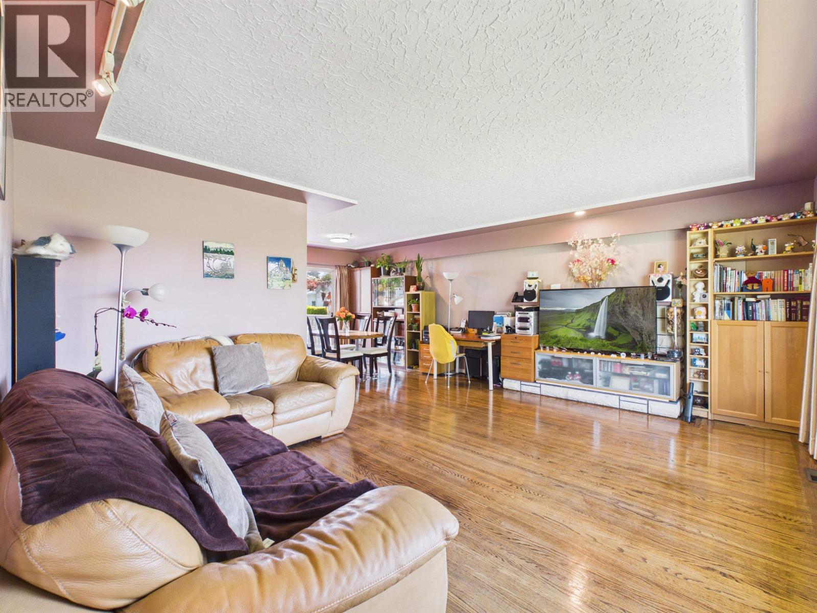 2336 Kensington Avenue, Burnaby, British Columbia  V5B 4E2 - Photo 3 - R3122402