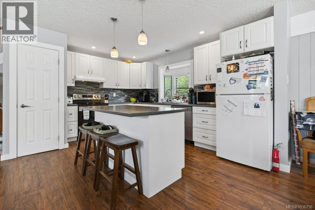 1005 26th St, Courtenay, British Columbia  V9N 7H6 - Photo 5 - 1036756