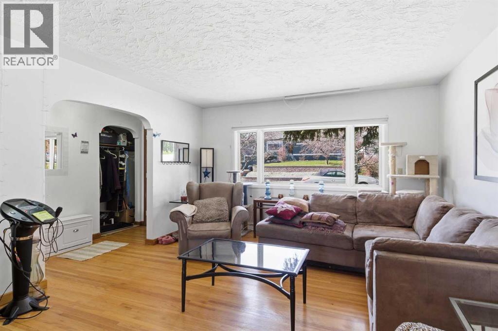 200 Hendon Drive Nw, Calgary, Alberta  T2K 1Z7 - Photo 4 - A2305750