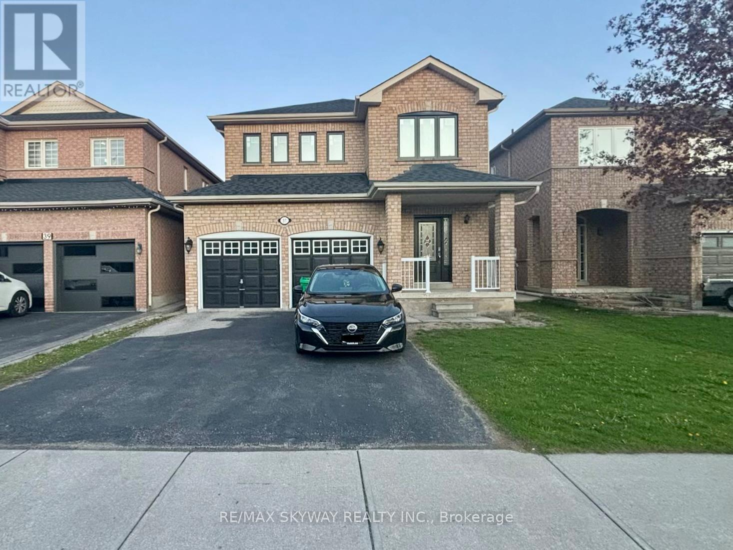 37 SEWELLS LANE, Brampton, Ontario