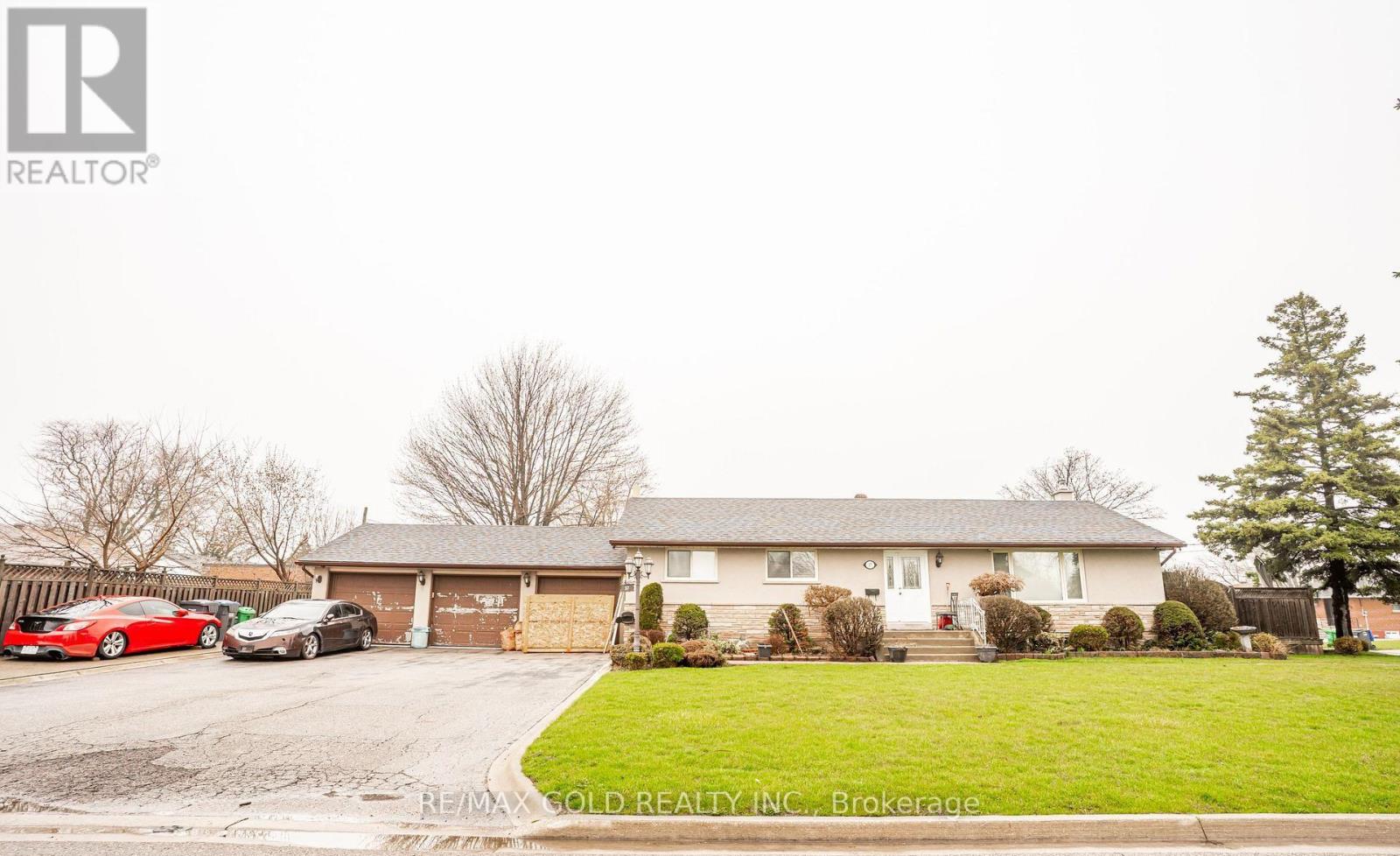 37 CARLYLE CRESCENT, Brampton, Ontario