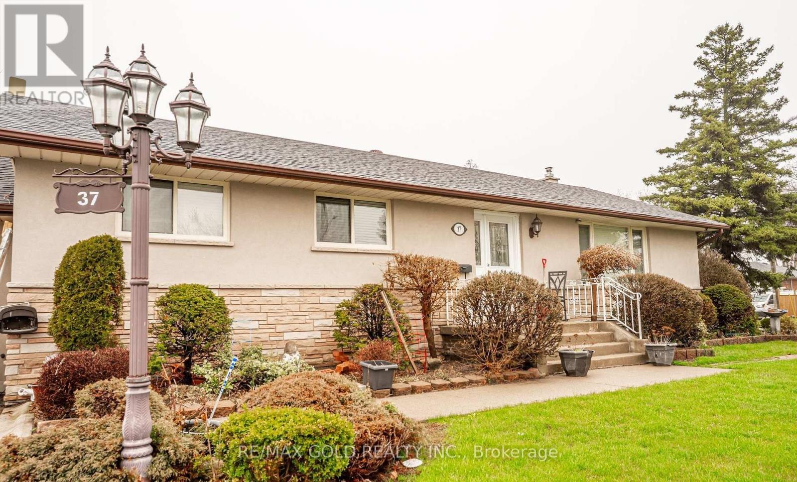 37 Carlyle Crescent, Brampton, Ontario  L6W 2Y9 - Photo 5 - W13123802