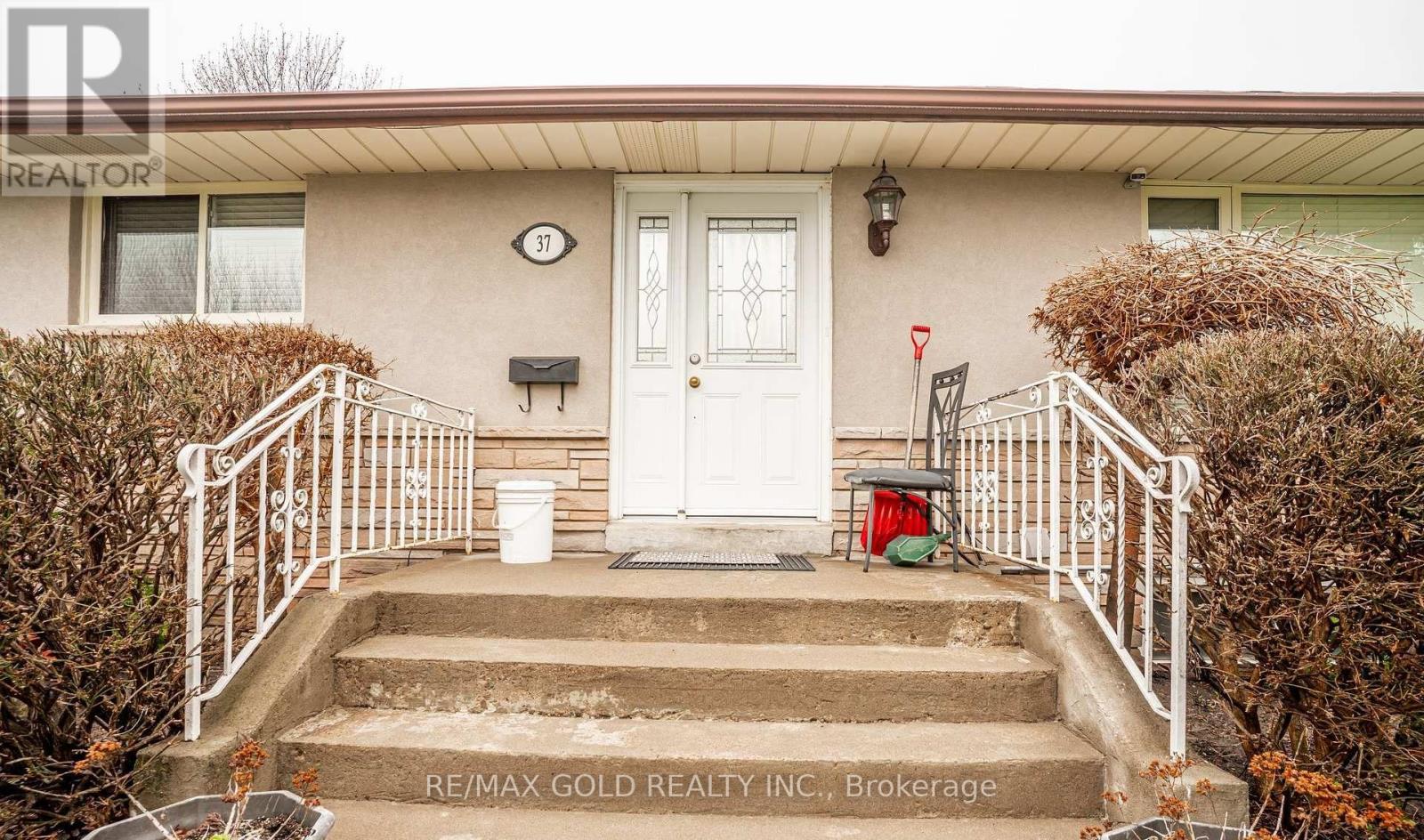 37 Carlyle Crescent, Brampton, Ontario  L6W 2Y9 - Photo 6 - W13123802