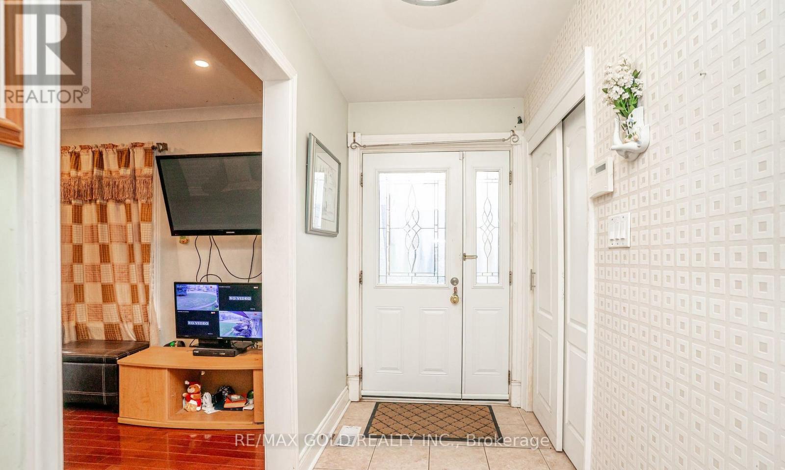37 Carlyle Crescent, Brampton, Ontario  L6W 2Y9 - Photo 7 - W13123802