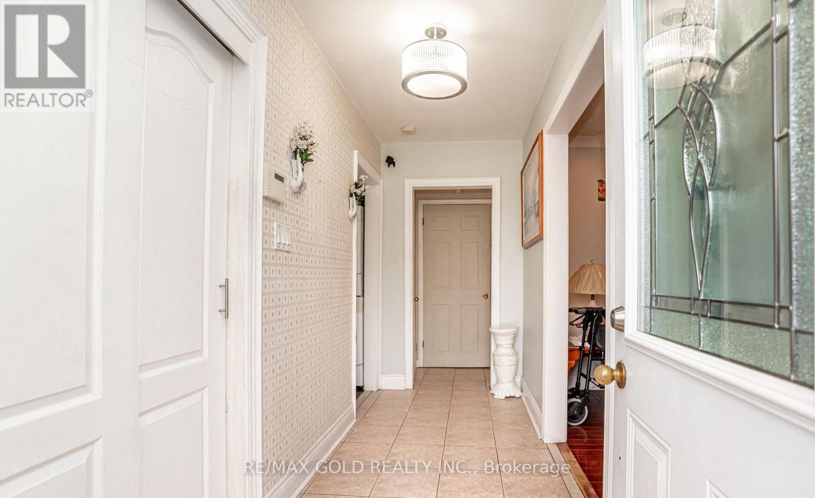 37 Carlyle Crescent, Brampton, Ontario  L6W 2Y9 - Photo 8 - W13123802