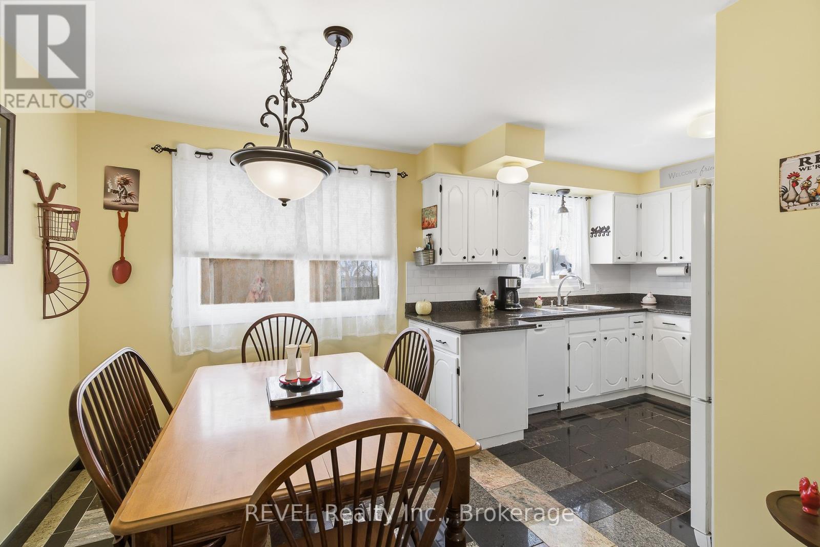 8257 Post Road, Niagara Falls (Ascot), Ontario  L2H 2E5 - Photo 9 - X13124124