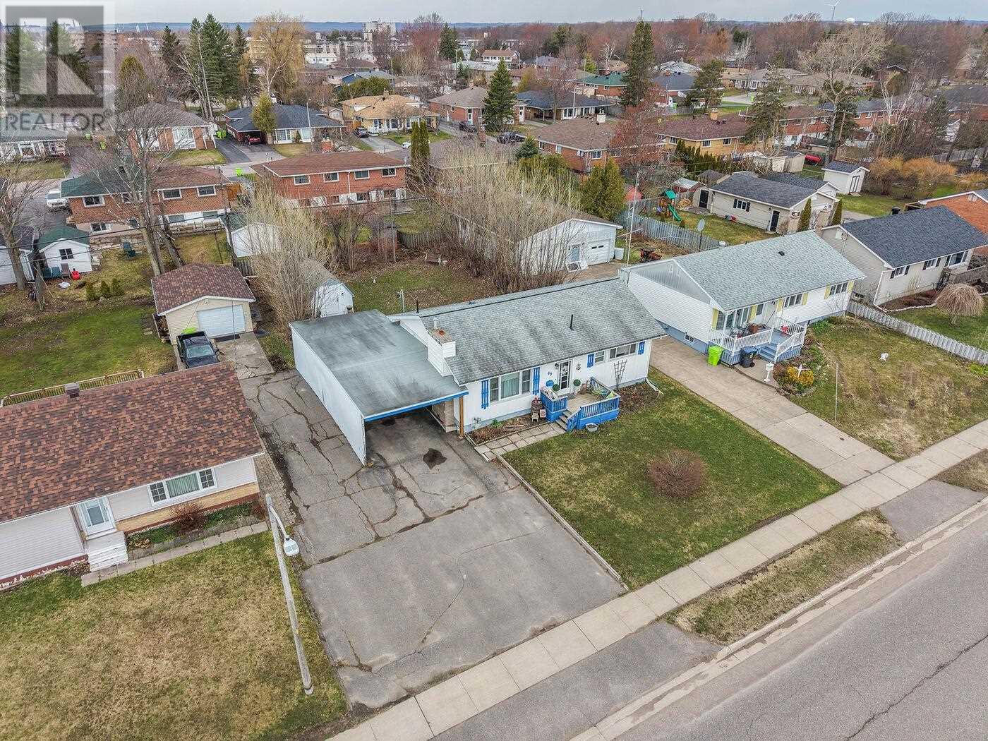 69 Pentagon Blvd, Sault Ste. Marie, Ontario  P6B 5J2 - Photo 3 - SM260921