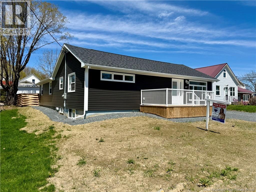 122 St. John Street, Woodstock, New Brunswick  E7M 2V1 - Photo 3 - NB133434