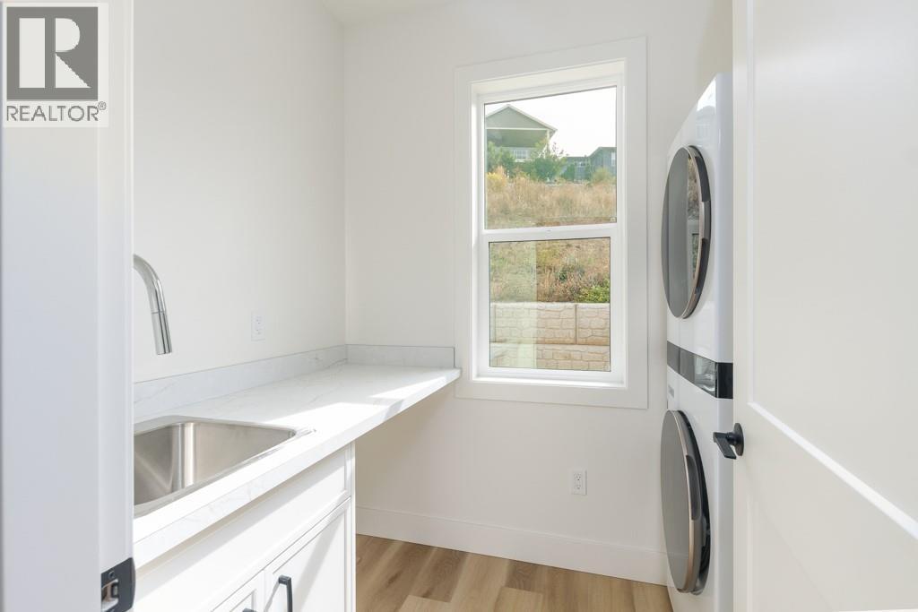 1160 16 Avenue SE, Salmon Arm, British Columbia  V1E 2R5 - Photo 34 - 10380066