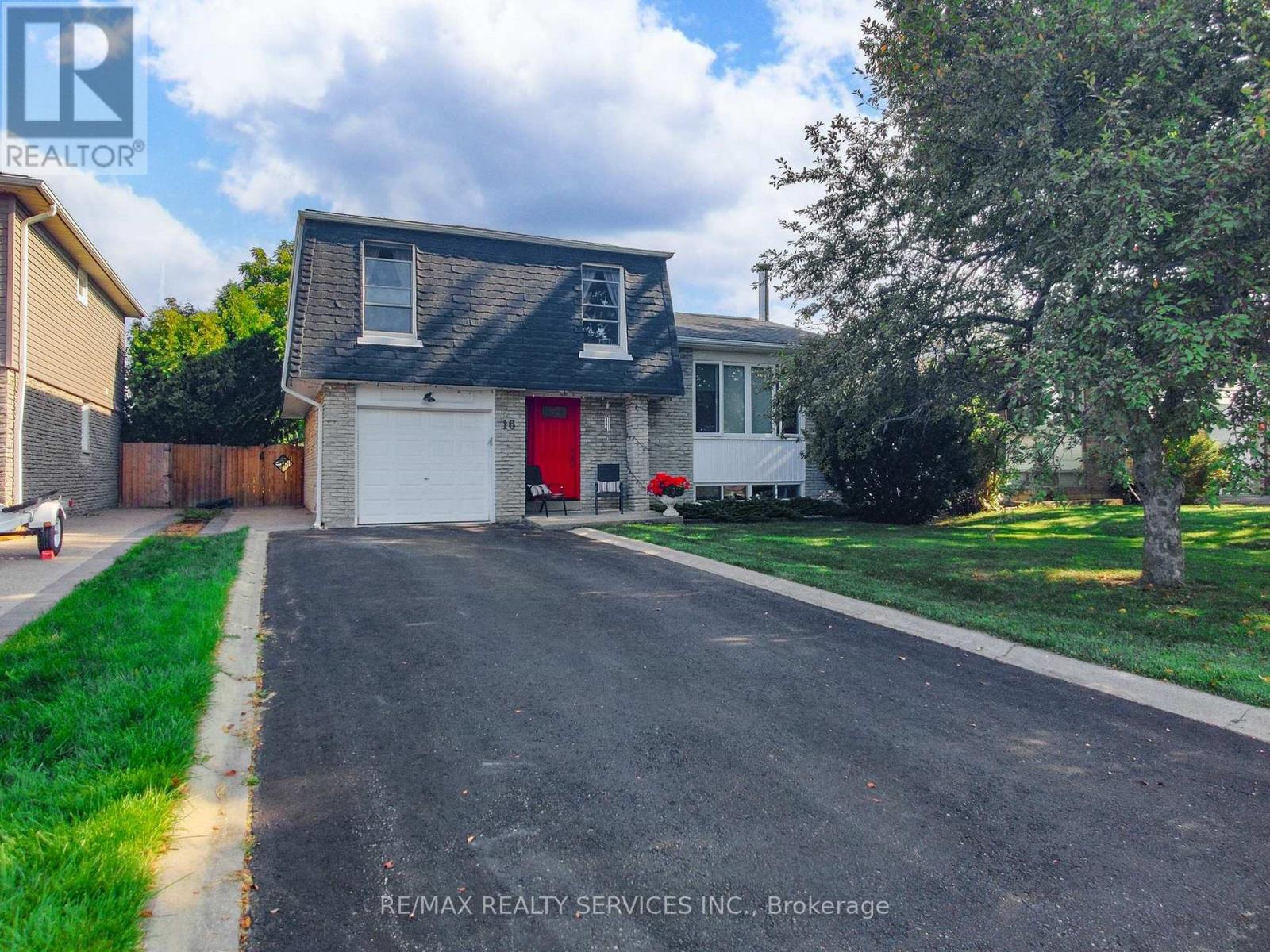 16 GRASSINGTON CRESCENT, Brampton, Ontario