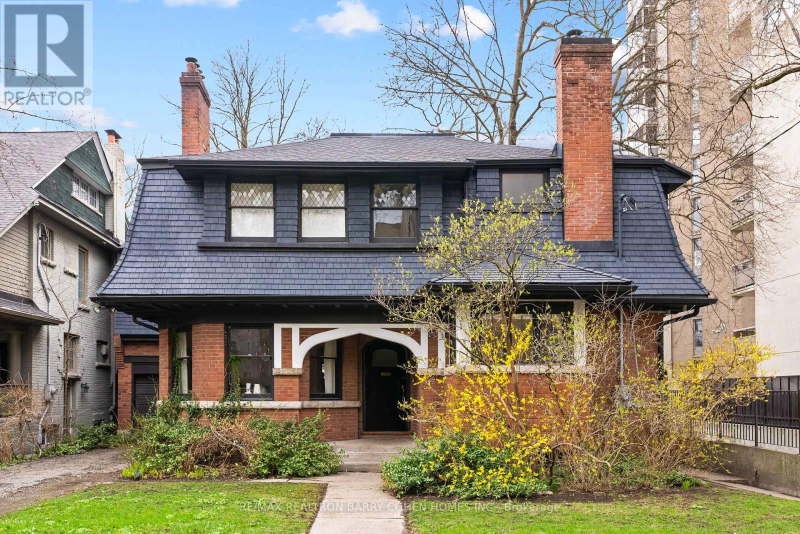 <div class="slider-price">$4,890,000</div><p>147 & 149 Farnham Avenue, Toronto, Ontario</p>