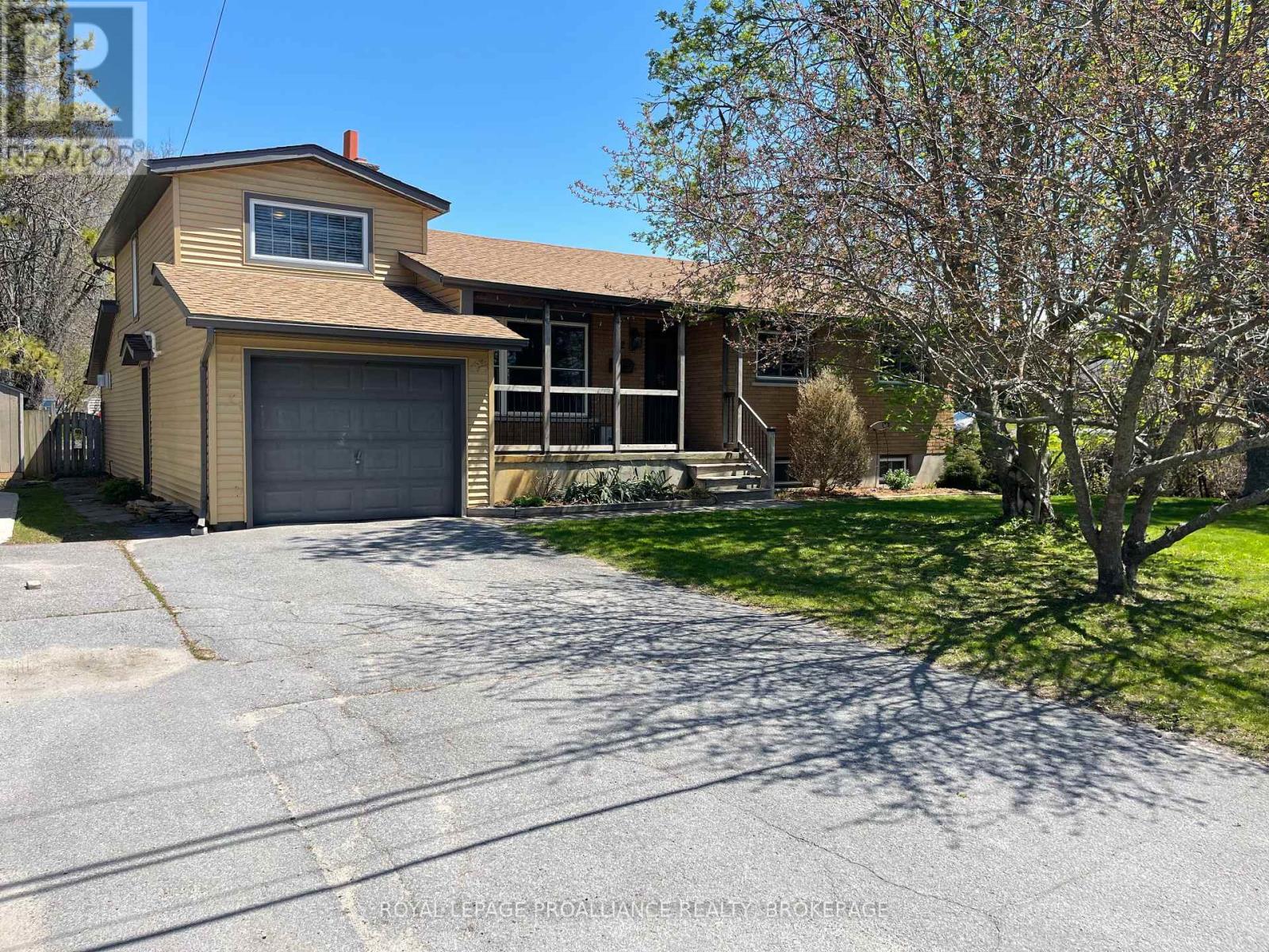 62 MONTGOMERY BOULEVARD, Kingston, Ontario