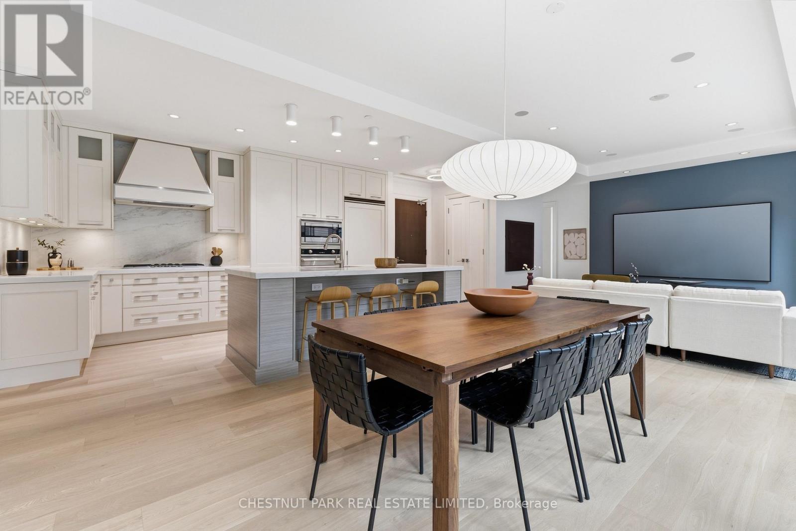 1002 - 77 CHARLES STREET W, Toronto, Ontario