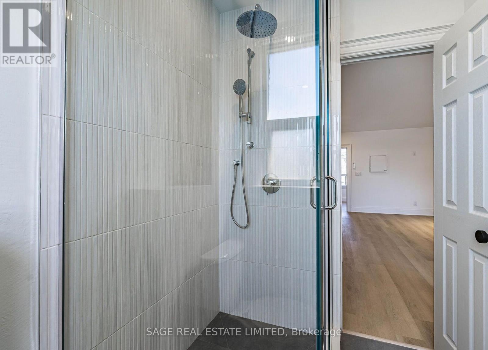 Upper - 1153 Dundas Street W, Toronto, Ontario  M6J 1X3 - Photo 13 - C13124134