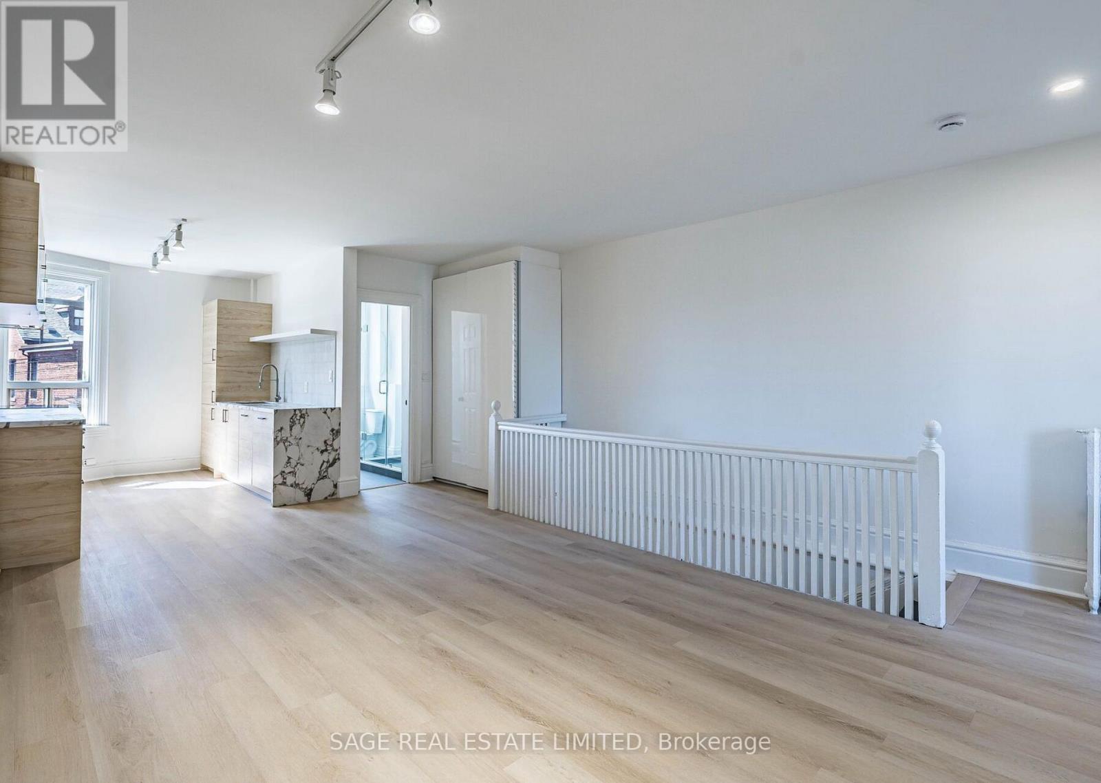 Upper - 1153 Dundas Street W, Toronto, Ontario  M6J 1X3 - Photo 3 - C13124134