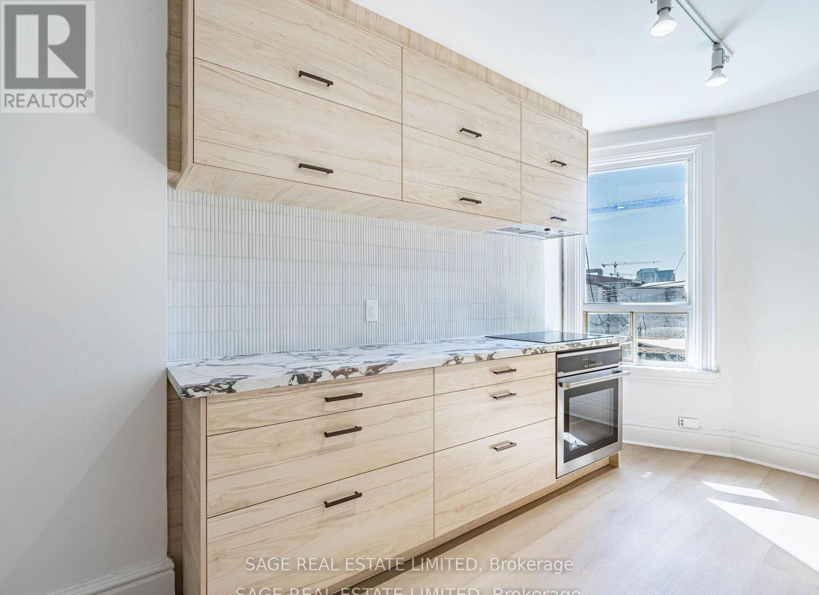 Upper - 1153 Dundas Street W, Toronto, Ontario  M6J 1X3 - Photo 6 - C13124134