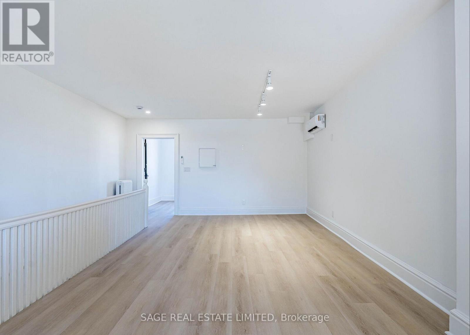 Upper - 1153 Dundas Street W, Toronto, Ontario  M6J 1X3 - Photo 7 - C13124134