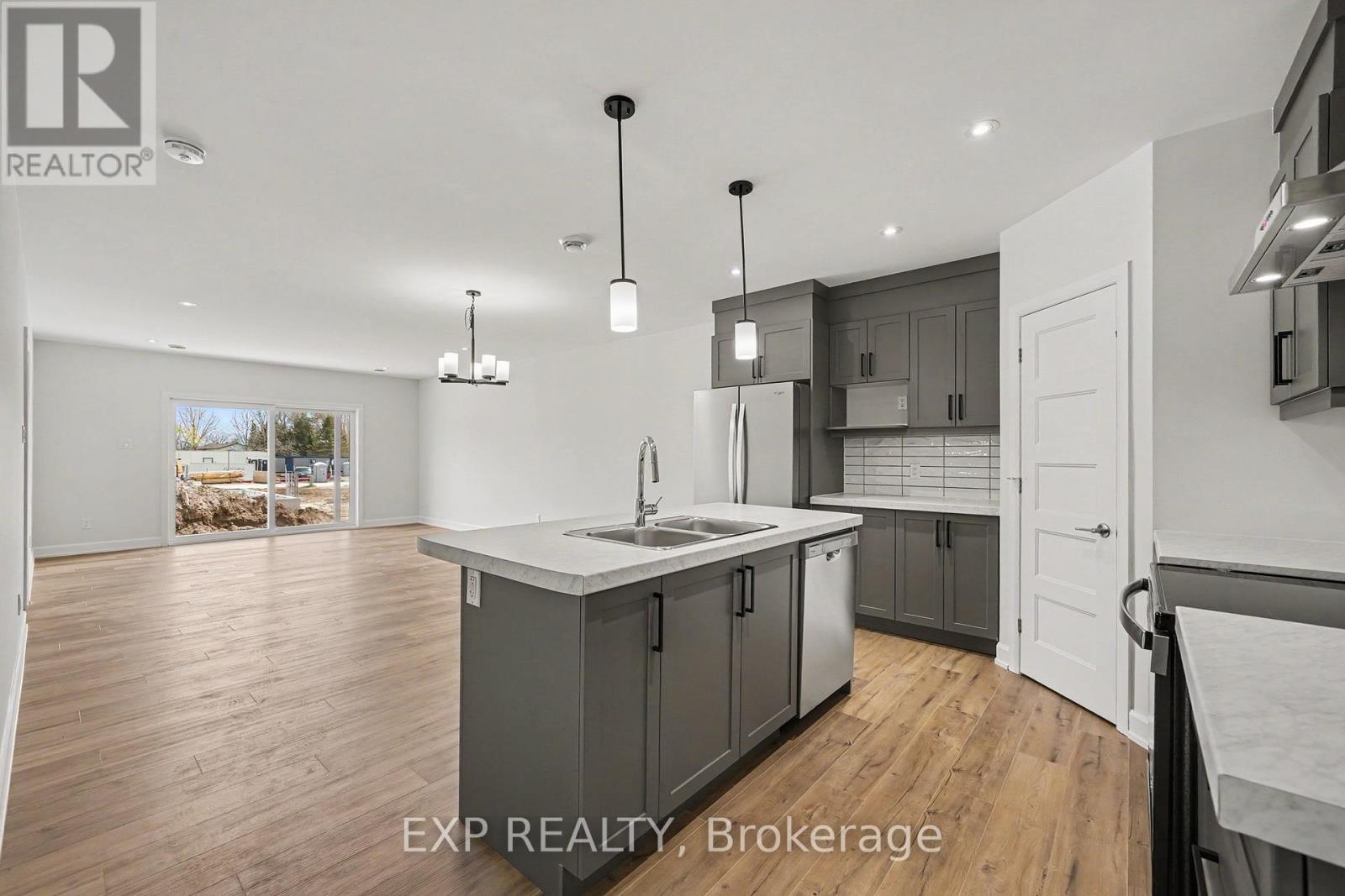 480 Falcon Lane, Russell, Ontario  K4R 0M5 - Photo 3 - X12997144