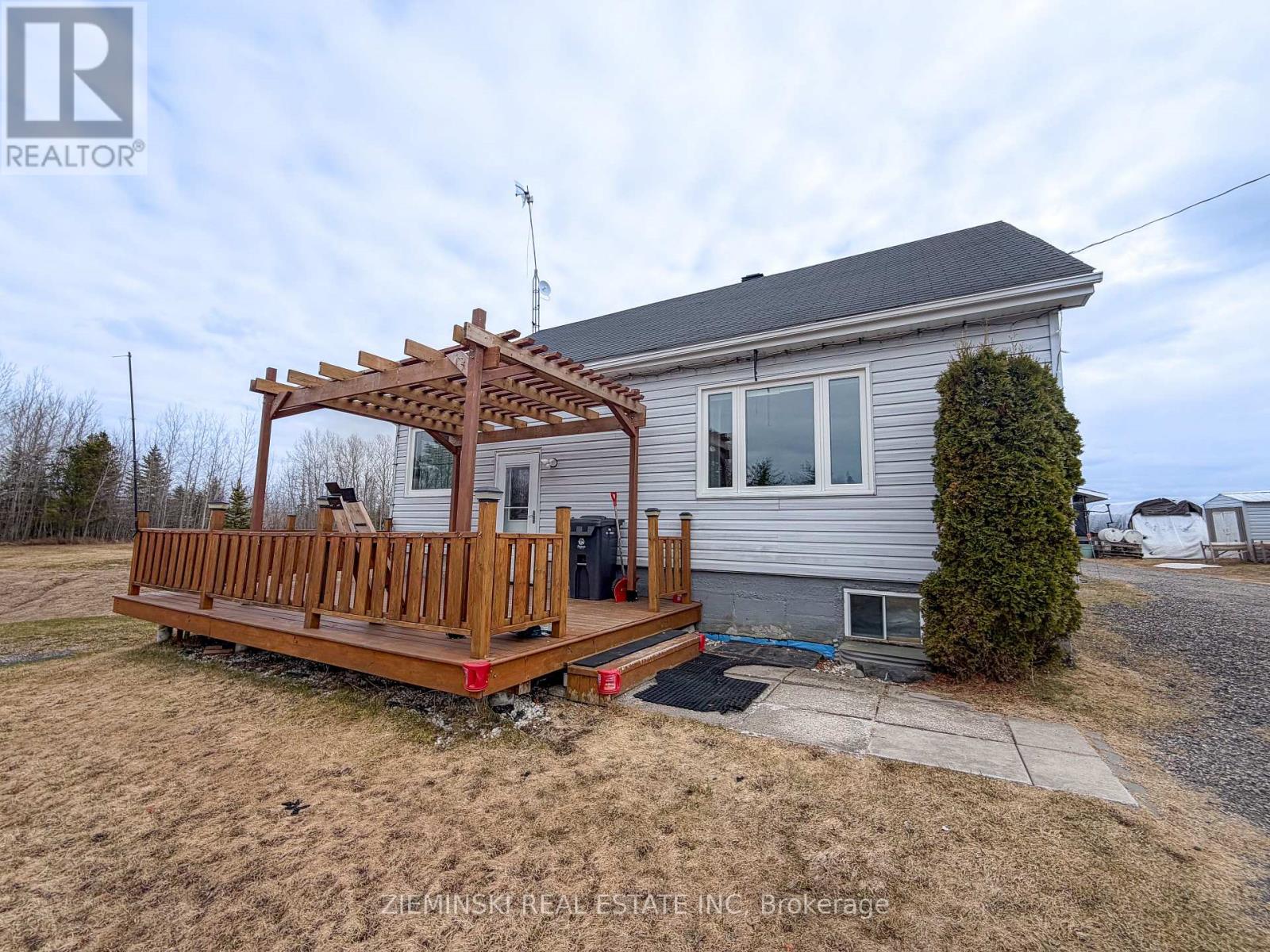 1119 Oil Tank Road, Iroquois Falls, Ontario  P0K 1G0 - Photo 2 - T12529308