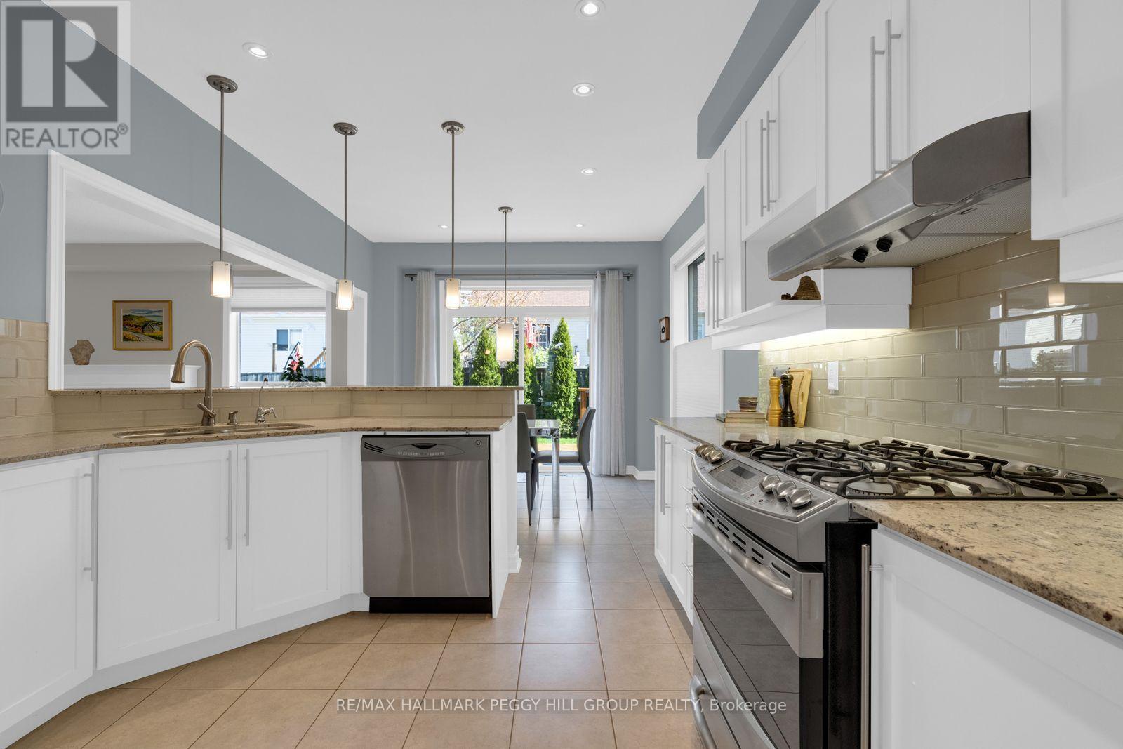 5 Magna Carta Road, Barrie, Ontario  L4M 7H9 - Photo 7 - S13123874