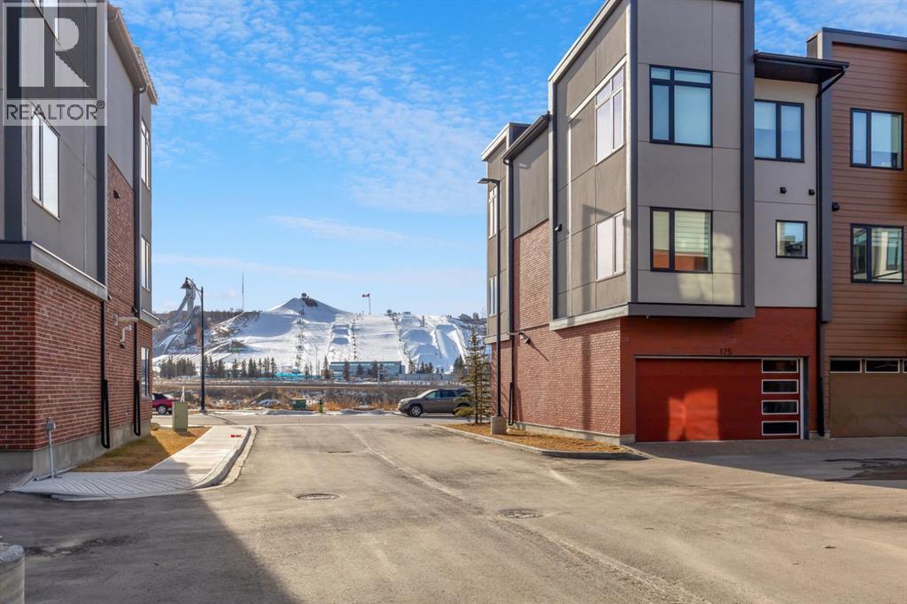 213 Greenbriar Common, Calgary, Alberta  T3B 6J3 - Photo 8 - A2306306