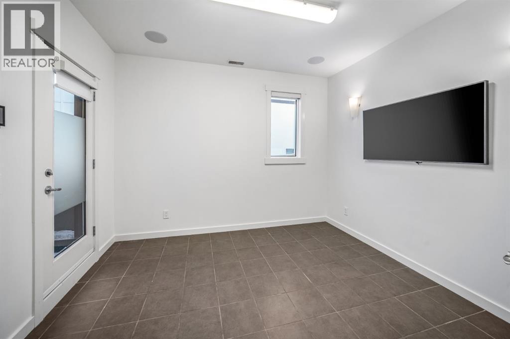 156 9 Street NE, Calgary, Alberta  T2E 0P4 - Photo 12 - A2308944